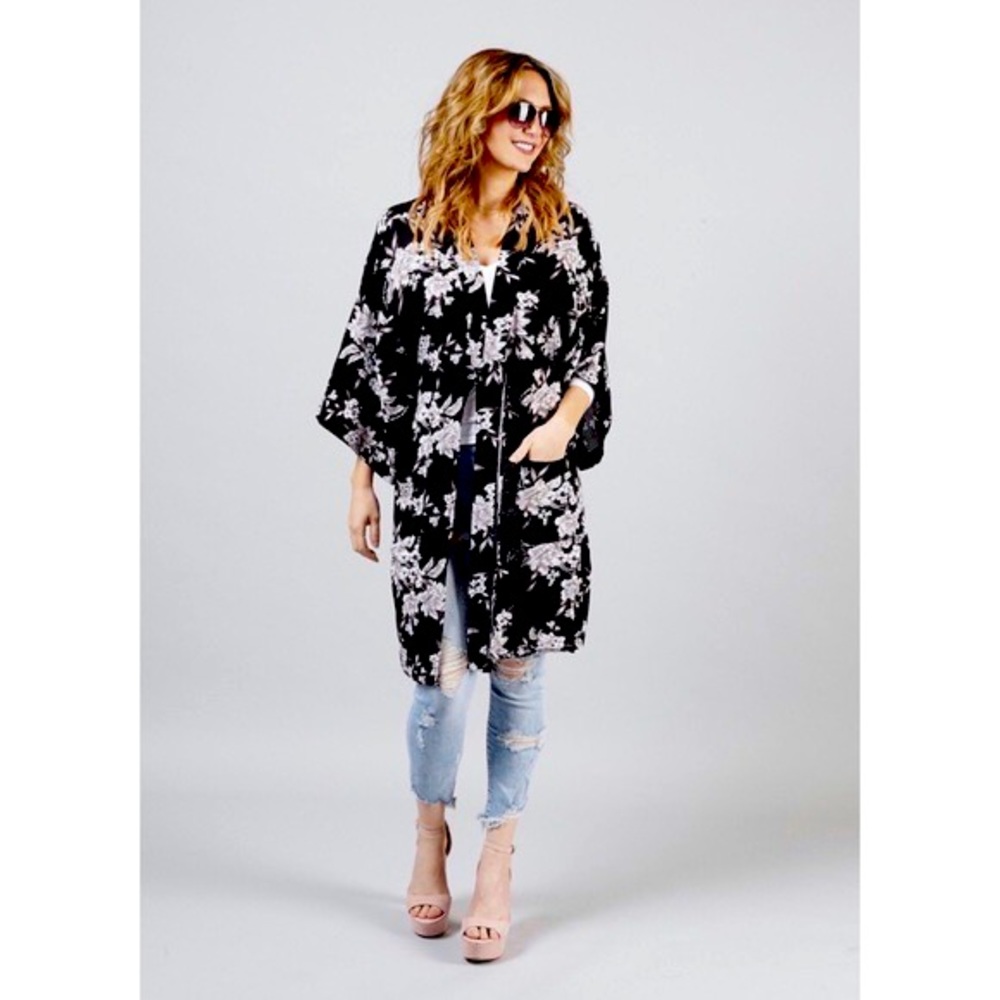 NEVER WORN Spiritual Gangster floral kimono in One Size!